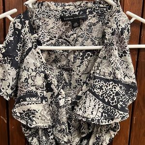 Banana Republic Sleeveless Neck Ruffle Blouse. Floral print.